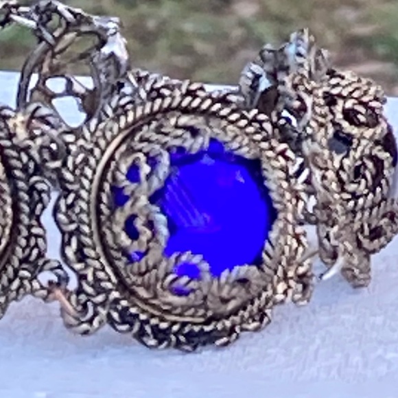 Incredible Vintage Lucite Bracelet! - Picture 9 of 12